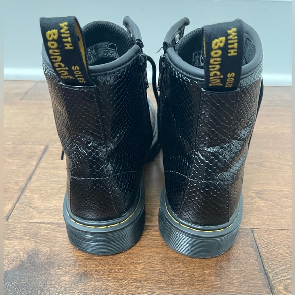 Dr. Martens 1460-J Emboss Reptile Lace-Up Zipper Black Boots Youth Size 4 - Picture 7 of 11